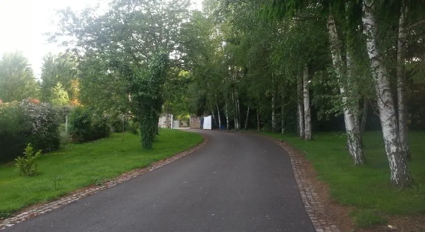 Propriété 15mn du circuit des 24h, avec piscine, parking privé - Image 1