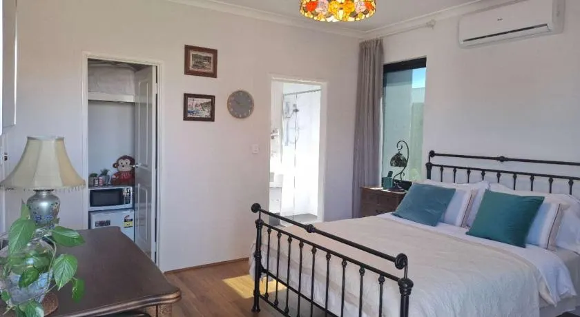 Self- contained Guest Suite, No Overlap With Host, Private Entrance & Garden - Image 1