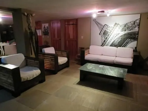 Monkey Lodge Bed & Breakfast - Image 1