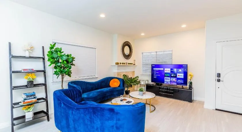Newly Remodeled 5B4B 2 mile from the Rose Parade - Image 1