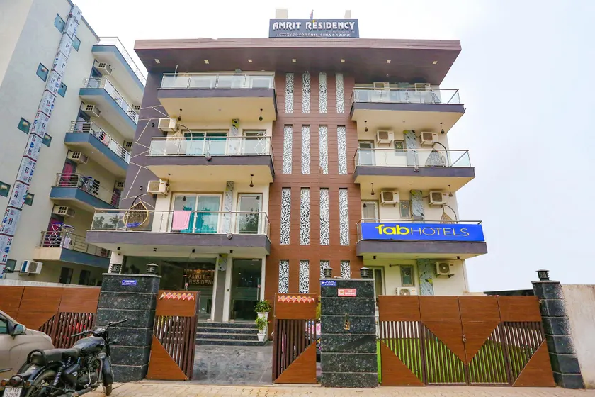 FabHotel Amrit Grand - Image 1