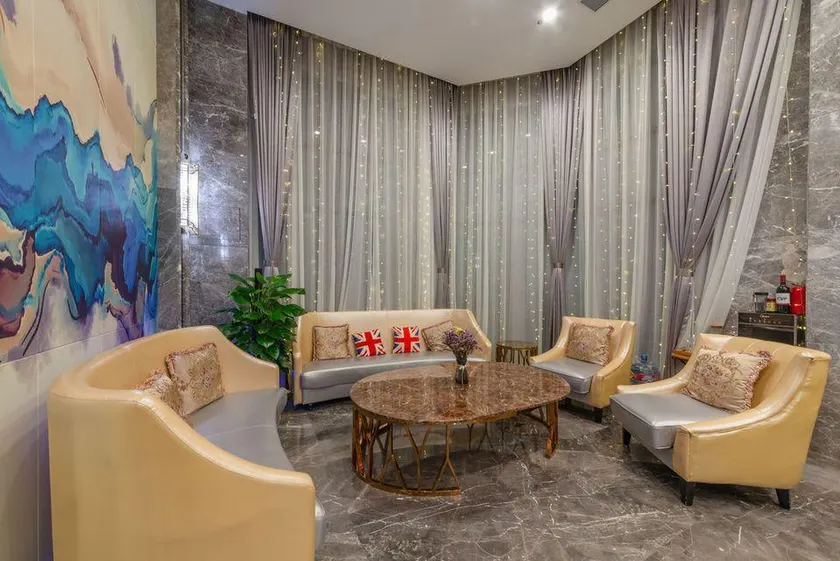He Hotel - Image 1