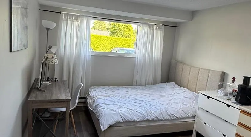 Private Suite , Private Bath , 10 min to Downtown - Image 1