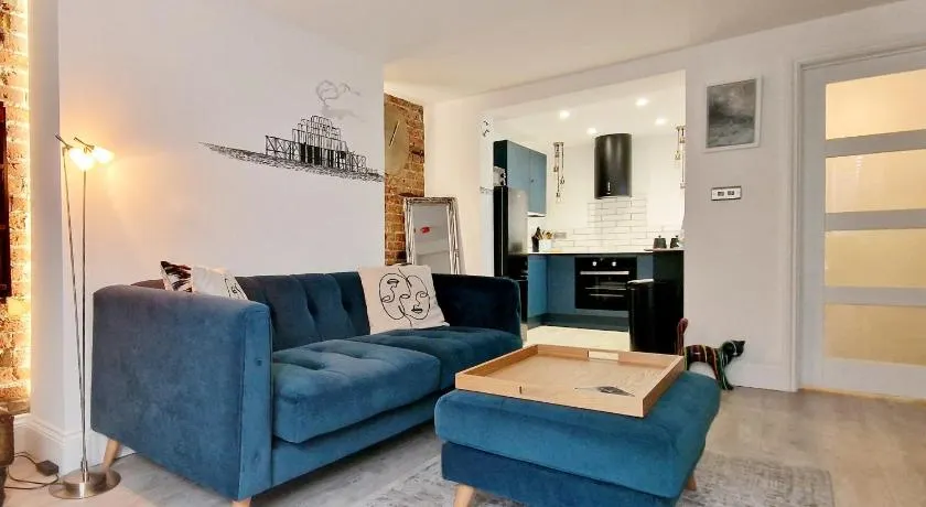 Molly Marine - Bespoke 2 Bedroom Courtyard Apartment - 1 Minute From Brighton Pier - Image 1