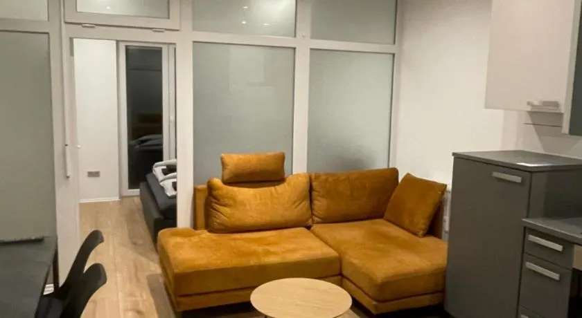Modernes 2-room Apartment mit Terrasse - Image 1