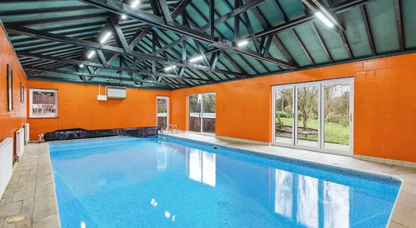 Luxury 5 Bedroom with Pool & Games Room - Image 1