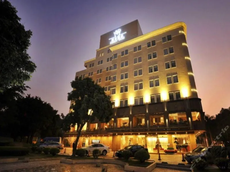 Leisure Hotel - Image 1