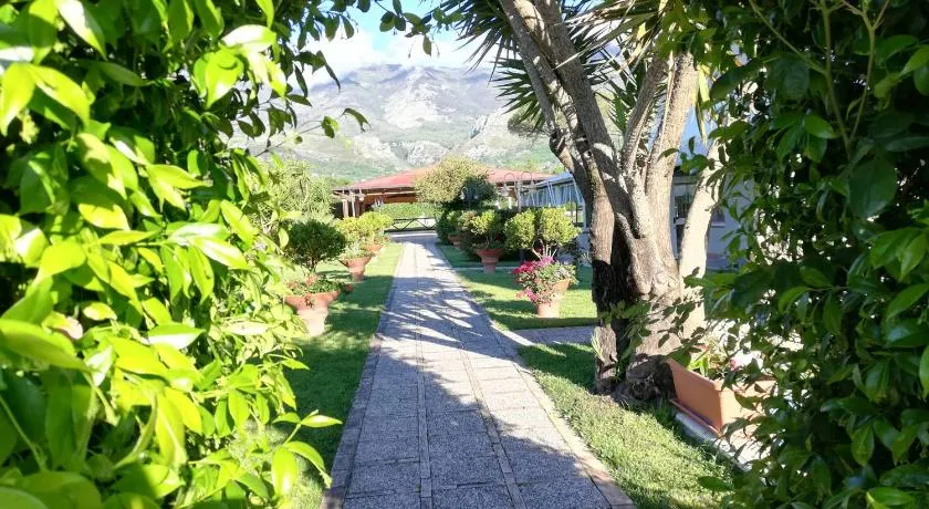 Saturnia Garden - Image 1