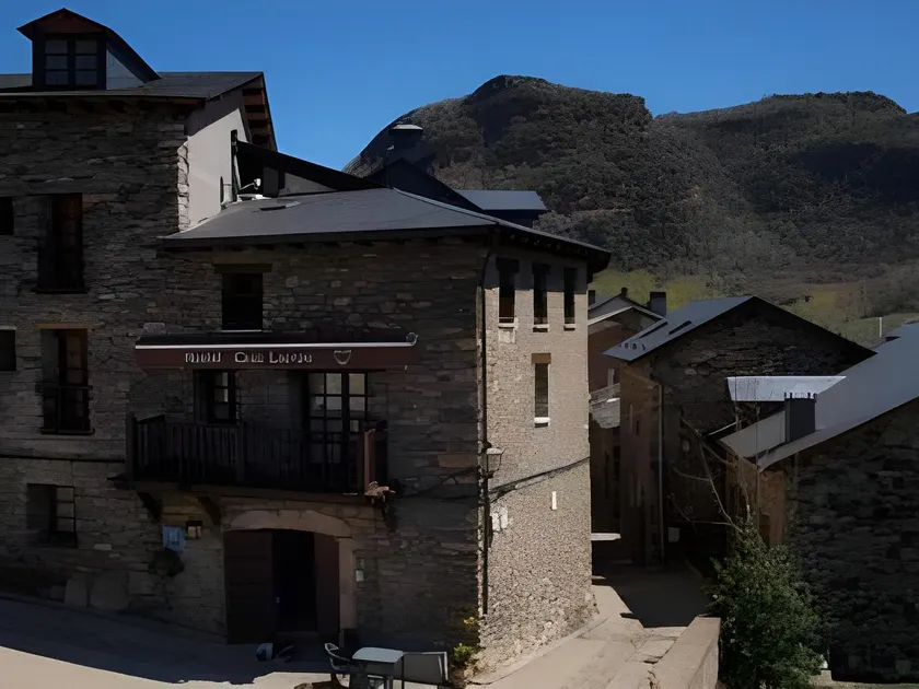 Hostal Casa Lacreu - Image 1