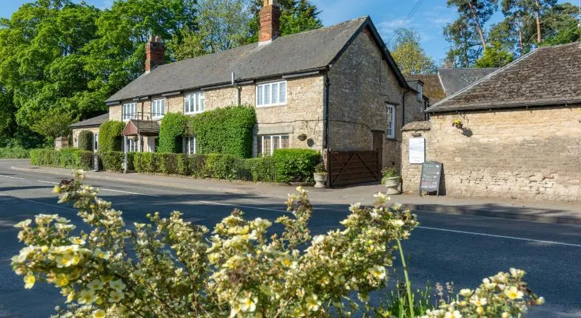 Jersey Arms Hotel Bicester - Image 1
