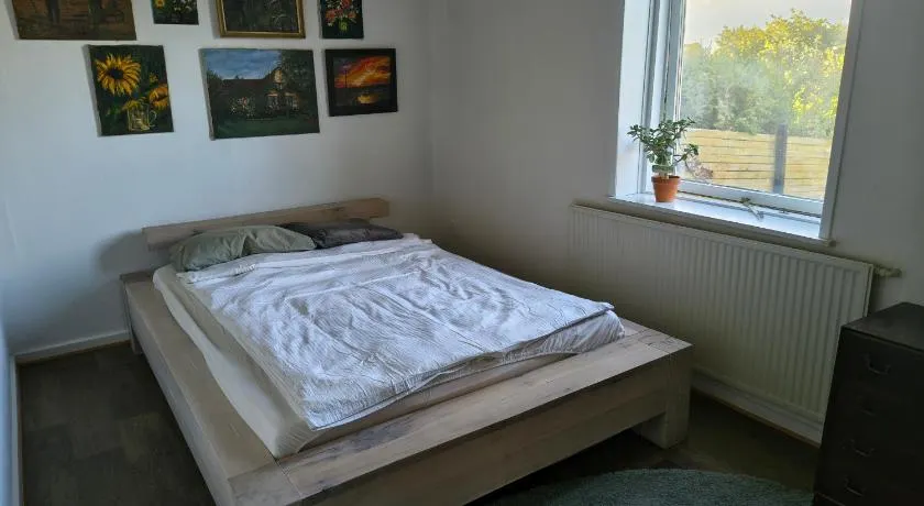 Cozy guest house with terrace - Image 1