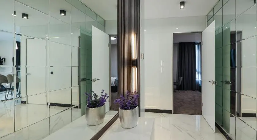 Home Lux - Image 1