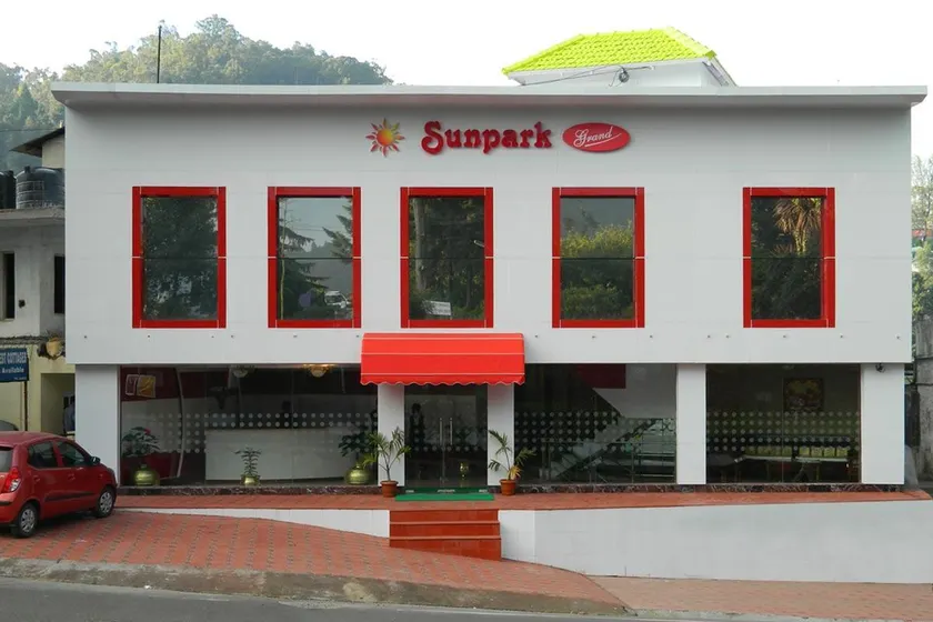 Sun Park Grand Hotel - Image 1