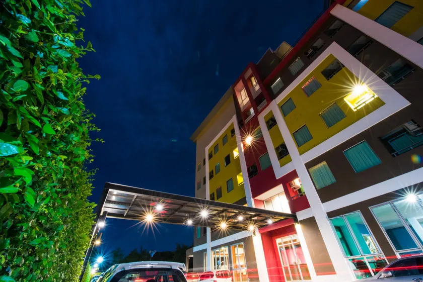 Trendy Hotel - Image 1