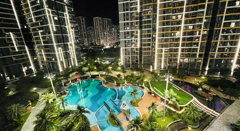 Luxury Two Bedroom Apartment - Image 1