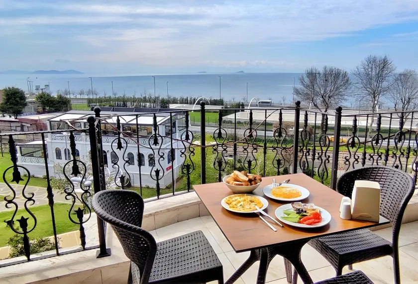 Saruhan Hotel - Image 1
