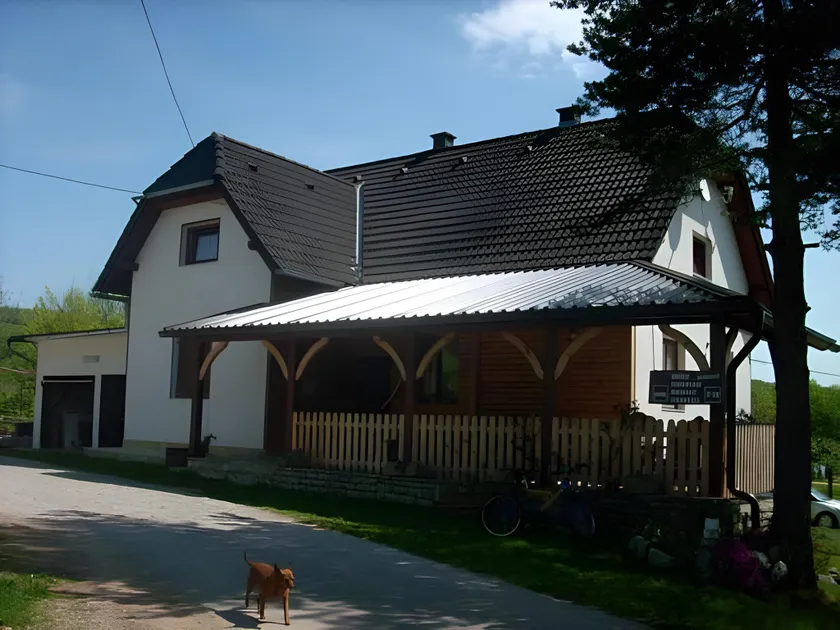House Nada - Image 1