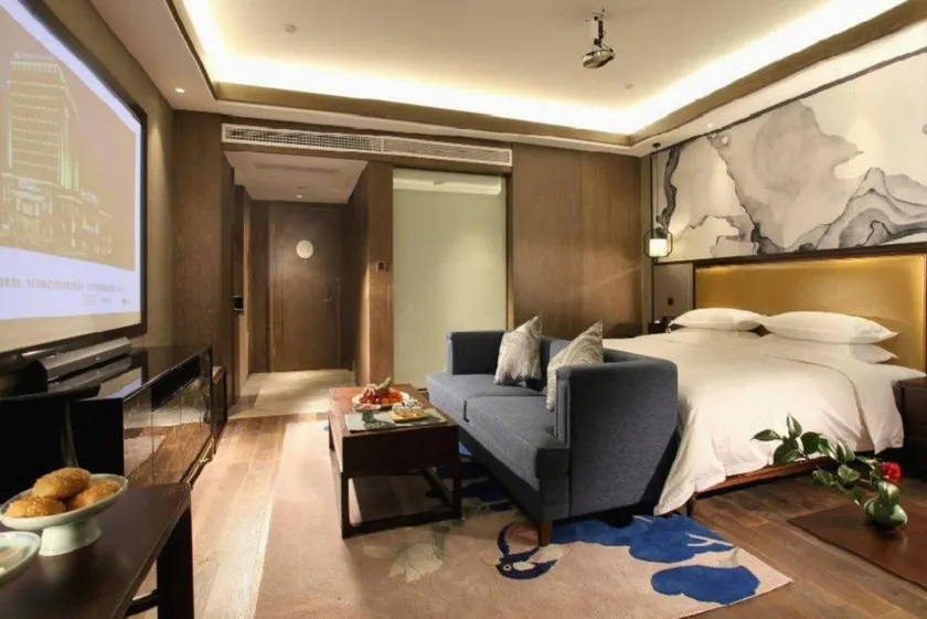 Deefly Yearns  Hotel - Image 1