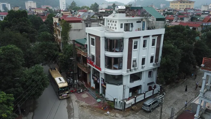 Long Hotel and motobike rental - Image 1