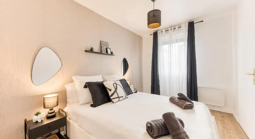 Appartement 39m2 - Free Parking - Rer C - Métro 13-14 - Ascenseur - Easy Check in - - Image 1