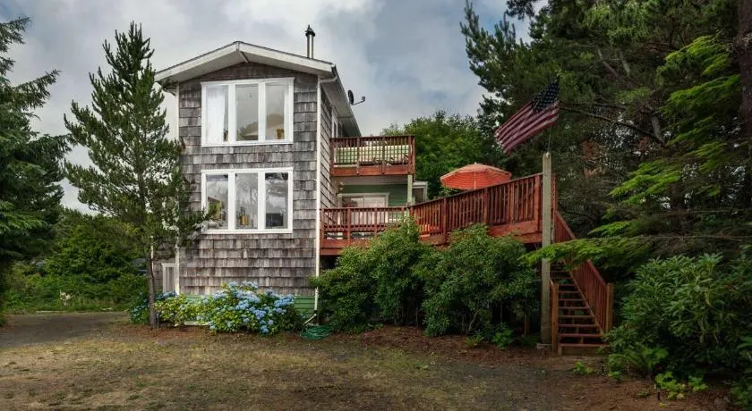 Fernglen Forested Beach Retreat - Image 1