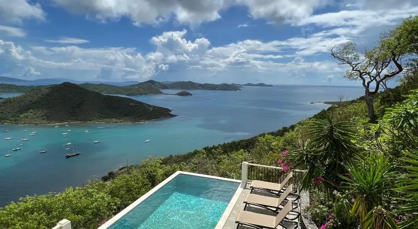 COCONUT BREEZE VILLA: MESMERIZING VIEWS, COOLING TRADEWINDS - Image 1