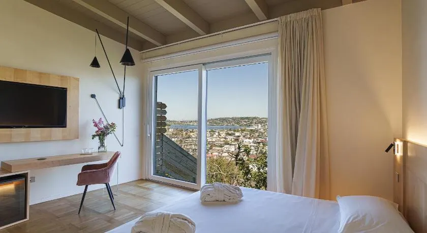 Uefio - Luxury Suites - Image 1
