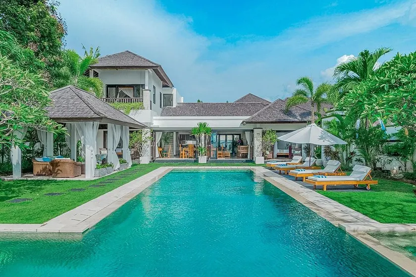 Amazing 3BR with infinity pool - Image 1