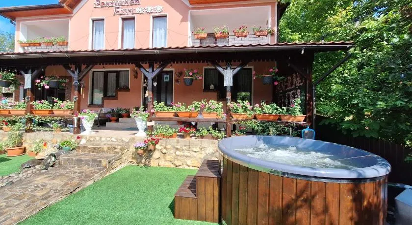 Pensiunea Flori - Image 1