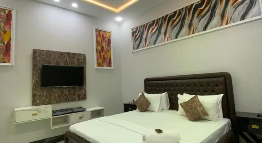 Hotel Radisson Blu Inn - Image 1