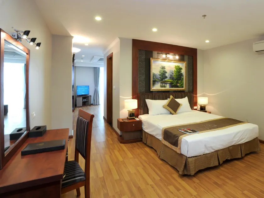 Gallant Hotel - Image 1