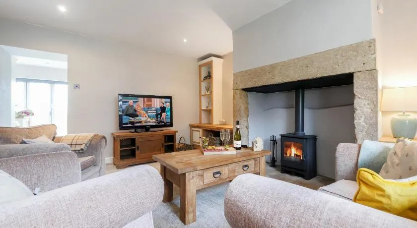 Swallowship Cottage - Image 1
