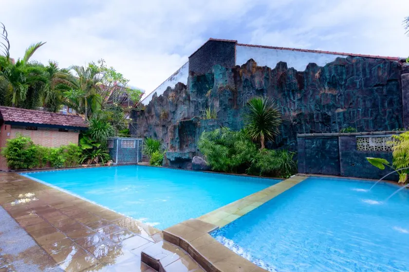 Hotel Mahkota Plengkung by ecommerceloka - Image 1