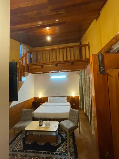 Dragon Inn - Image 1