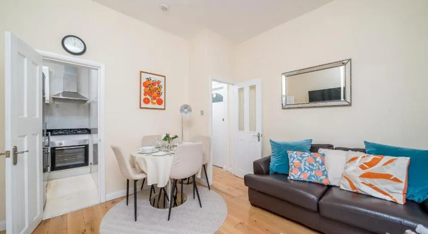 Notting Hill-Portobello Road, Cozy 2 DBL bedroom, Close to Hyde Park & Tube - Image 1