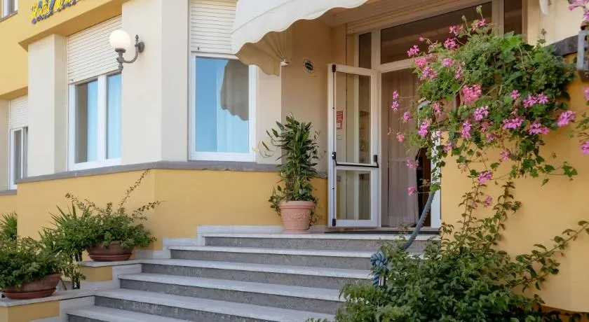Hotel de la Ville - Image 1