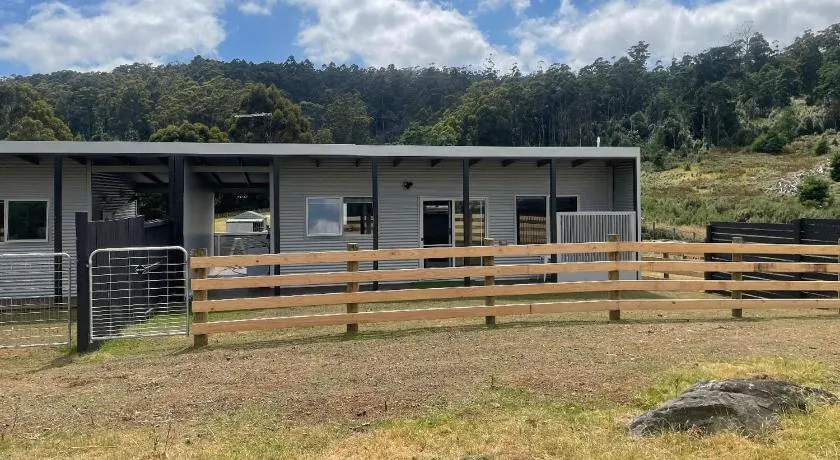 Acacia Hills Retreat - Image 1