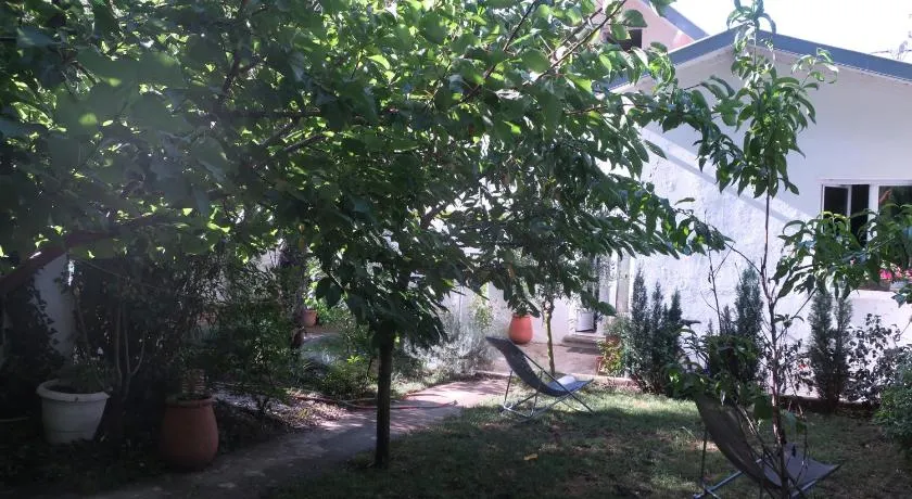 Chambre privée avec terrasse et jardin - Image 1
