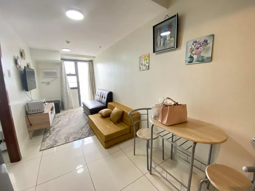 1 bedroom with balcony - Image 1