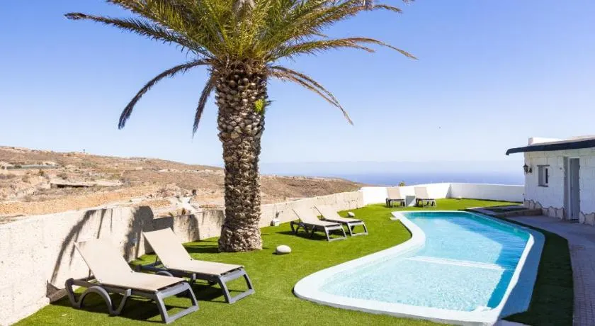 Oasis Tenerife Rentals con Piscina climatizada, Cocina exterior y Barbacoa - Image 1