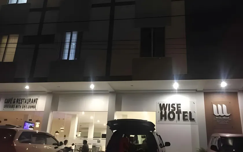 Wise Hotel Tomohon - Image 1