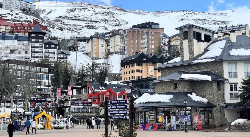 SKI PLAZA SIERRA NEVADA & Zona Baja - Image 1