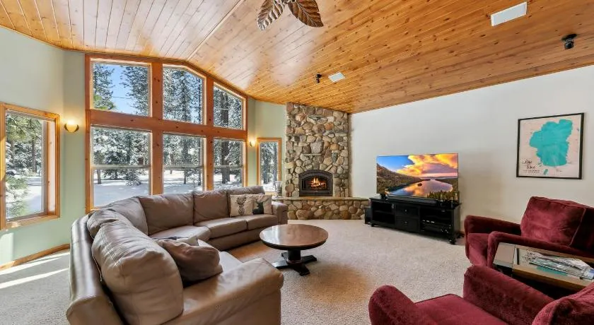 Artisan Chalet - Image 1