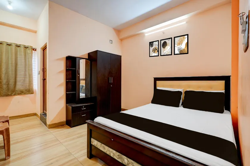 Hotel O SRS COMFORTS - Image 1