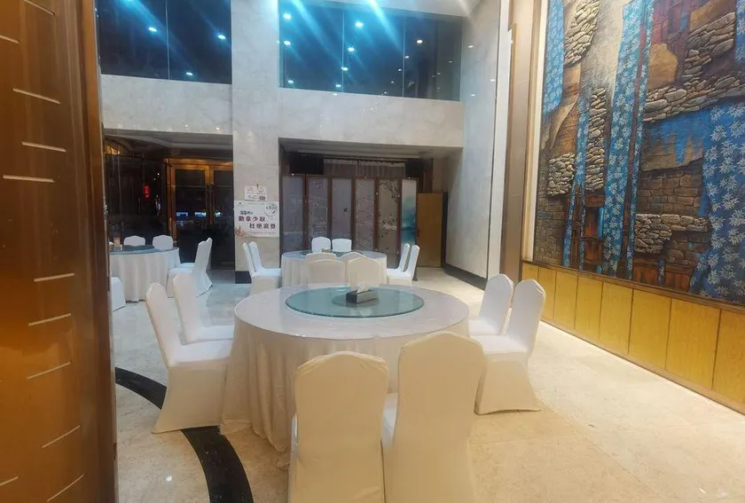 Topfort Hotel - Image 1