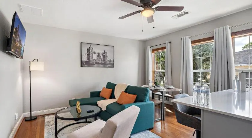 Homey Apt Nr Med Center Fire Pit BBQ WiFi Games - Image 1