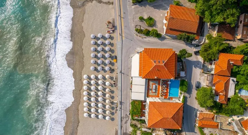 Kelly Beach Hotel - Image 1