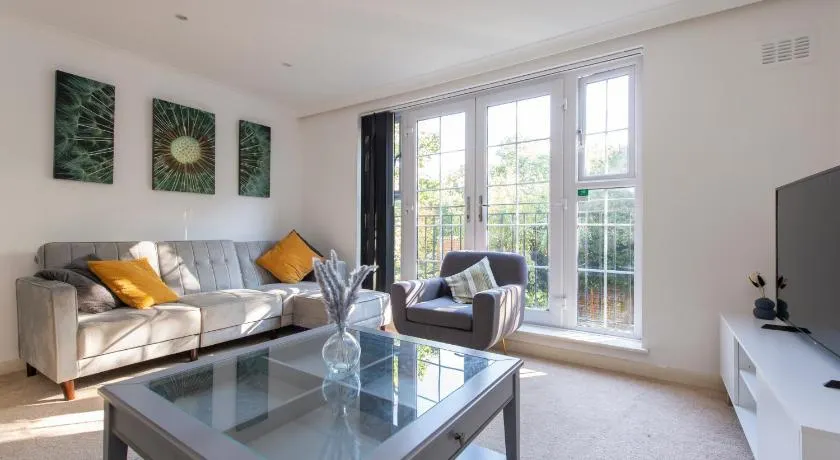 Bromley Base, Work Stay, Spacious, Free Parking - Image 1
