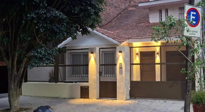 Dos habitaciónes independientes con baño privado en casa familiar - Image 1