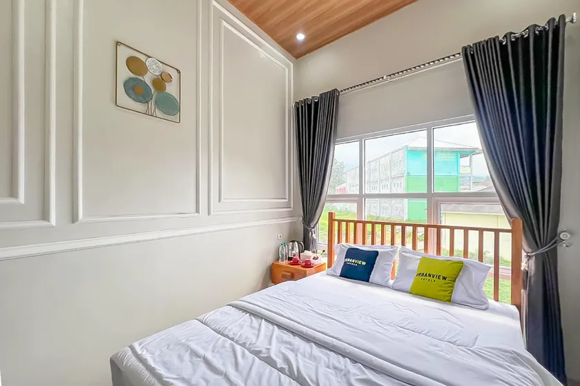 Urbanview Hotel Dieng Chill House Syariah - Image 1